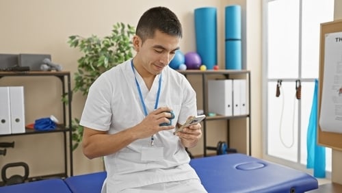 How HIPAA-Secure Messaging Keeps Physical Therapy Patients Engaged and On Schedule